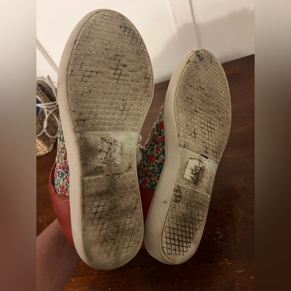 Lord & Taylor Liberty Red and Green Floral High-Top hidden wedge Sneakers size 7 - Picture 6 of 8